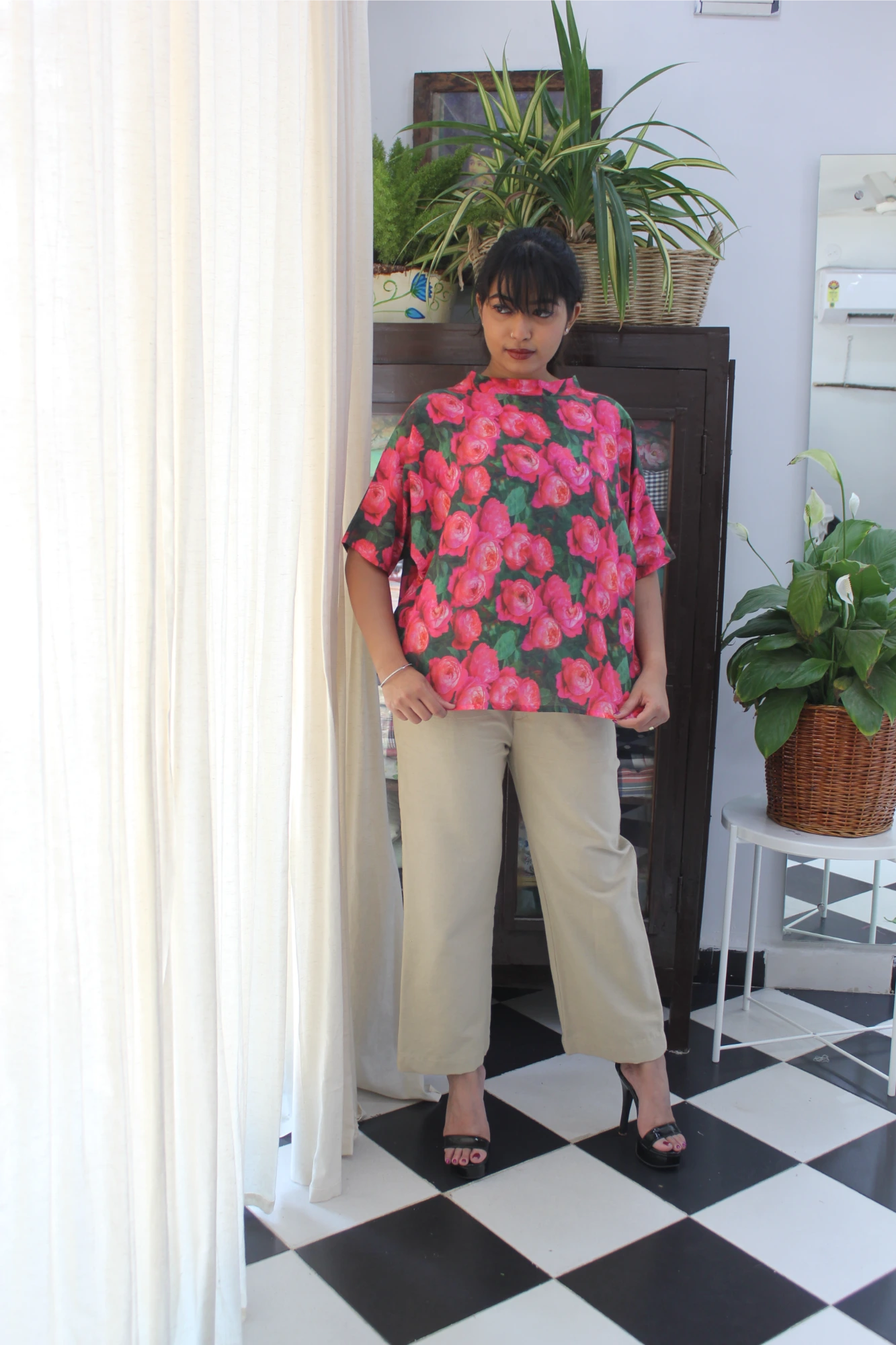 Roses print short top