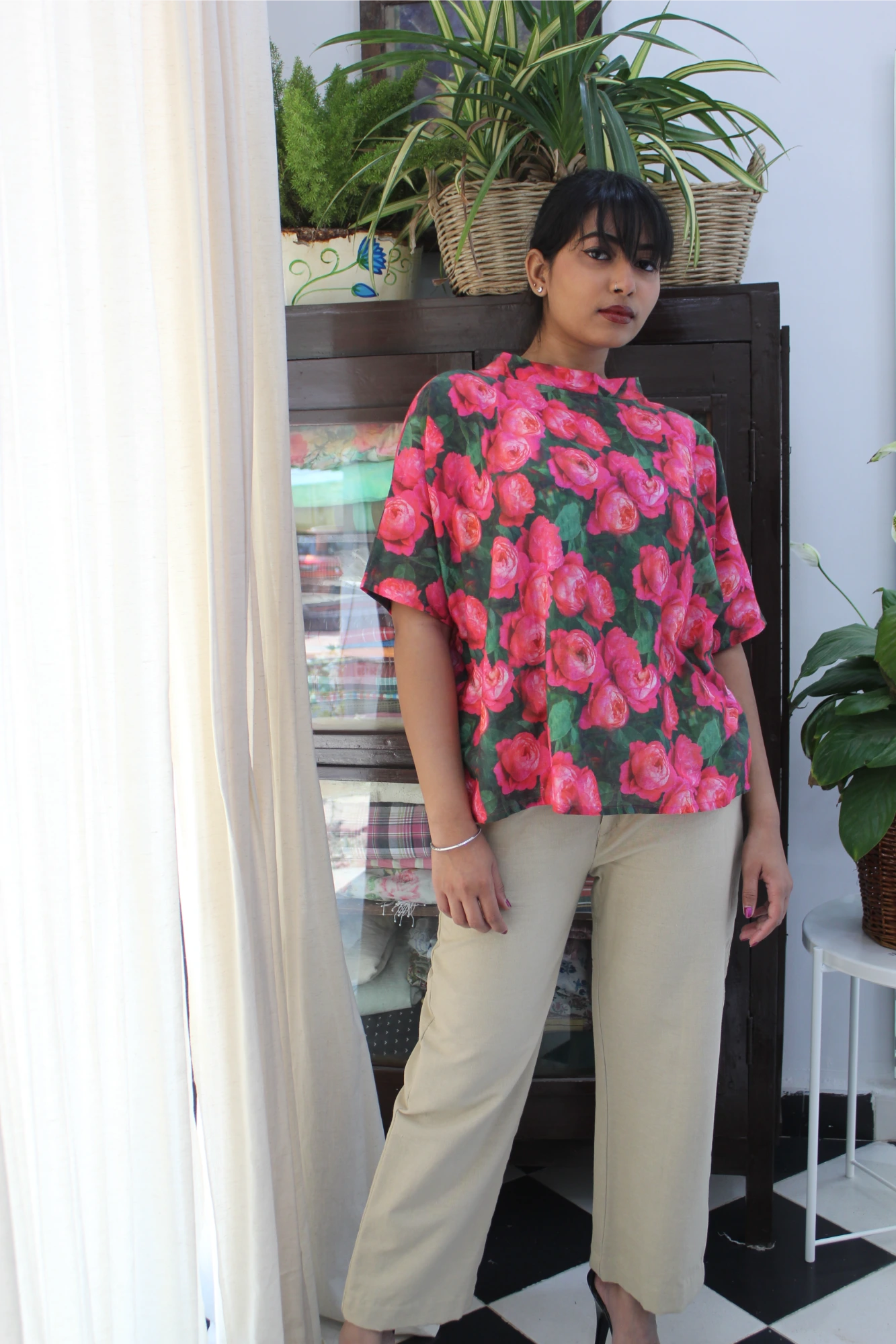 Roses print short top