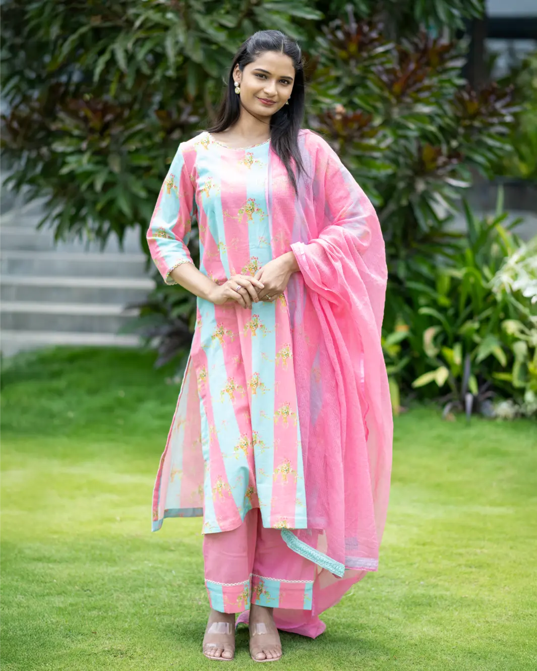 Retro Tide Kurta Set With Dupatta