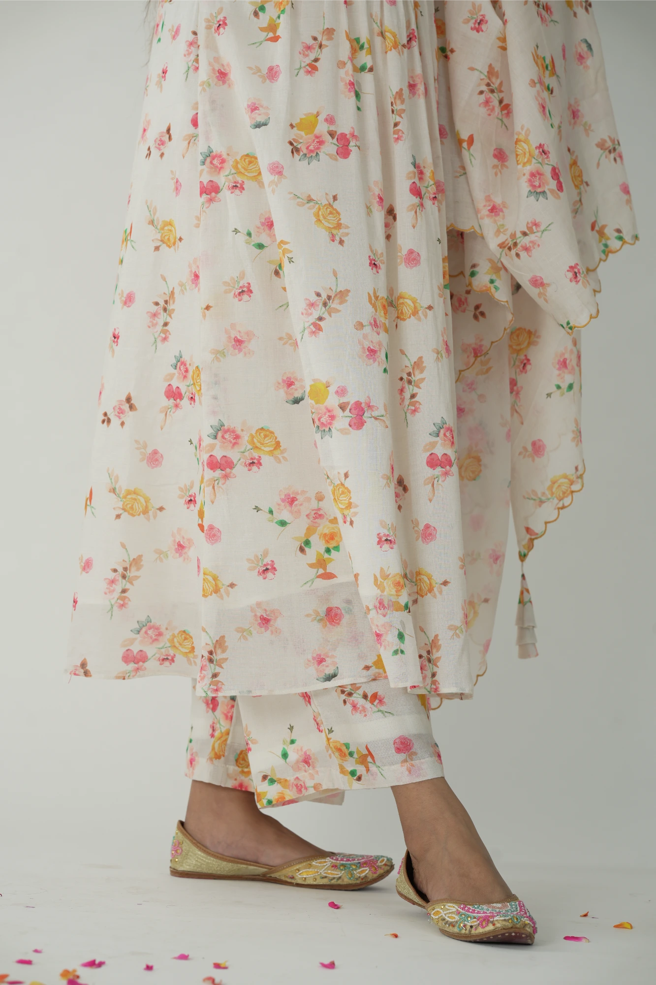 Dreamy bloom kurta set with dupatta.